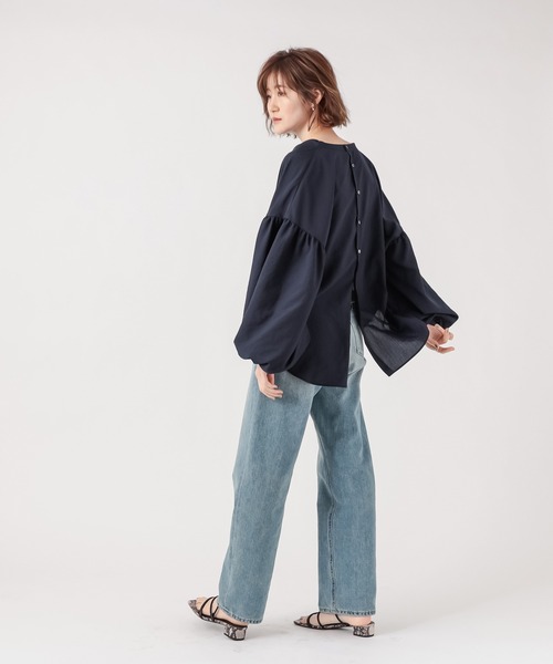 RIVE DROITE（リヴドロワ）の「ドレープネックボリュームブラウス（シャツ/ブラウス・レディース・ネイビー/オフホワイト・FREE）」の7枚目の写真