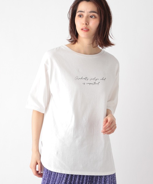 LEPSIM(レプシィム)の「ラウンドヘムロゴプリントT 936566(Tシャツ/カットソー・レディース・オフホワイト/チャコールグレー/オリーブ・FREE)」の1枚目の写真
