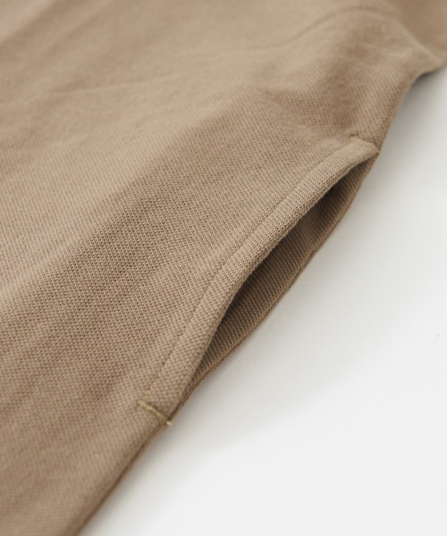 CUBE SUGAR（キューブシュガー）の「鹿の子ライン リブ クルーネック ワンピース（ワンピース・レディース・ホワイト/チャコールグレー/ベージュ・M）」の4枚目の写真