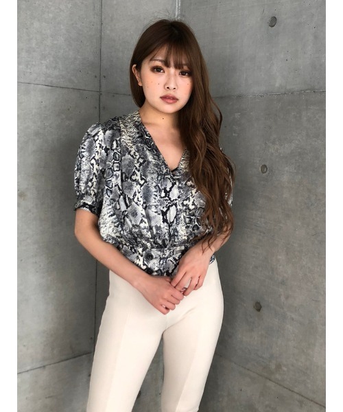 ENVYM（アンビー）の「ダブルボタンギャザーＢｌｏｕｓｅ（シャツ/ブラウス・レディース・ホワイト/ブラック/ベージュ/レオパード/パイソン・FREE）」の18枚目の写真