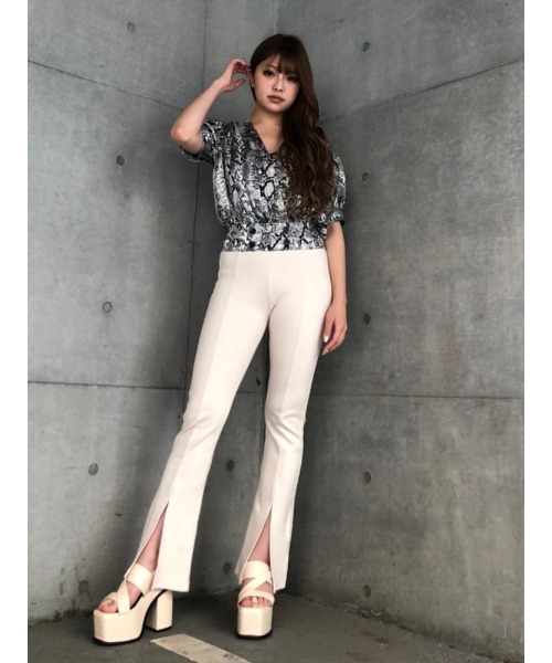 ENVYM（アンビー）の「ダブルボタンギャザーＢｌｏｕｓｅ（シャツ/ブラウス・レディース・ホワイト/ブラック/ベージュ/レオパード/パイソン・FREE）」の20枚目の写真