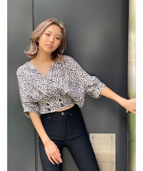 ENVYM（アンビー）の「ダブルボタンギャザーＢｌｏｕｓｅ（シャツ/ブラウス・レディース・ホワイト/ブラック/ベージュ/レオパード/パイソン・FREE）」の8枚目の写真