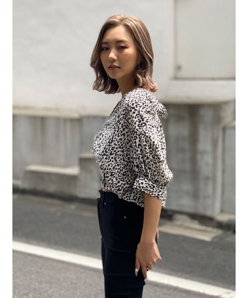 ENVYM（アンビー）の「ダブルボタンギャザーＢｌｏｕｓｅ（シャツ/ブラウス・レディース・ホワイト/ブラック/ベージュ/レオパード/パイソン・FREE）」の7枚目の写真