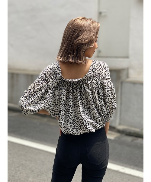 ENVYM（アンビー）の「ダブルボタンギャザーＢｌｏｕｓｅ（シャツ/ブラウス・レディース・ホワイト/ブラック/ベージュ/レオパード/パイソン・FREE）」の6枚目の写真