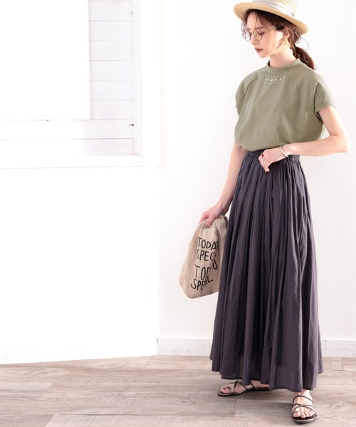 classicalelf(クラシカルエルフ)の「綿100% USAコットン。月グラフィックプリントモックネックTシャツ(Tシャツ/カットソー・レディース・ホワイト/ブラック/オリーブ/グレイッシュベージュ・MEDIUM/LARGE/X-LARGE/XX-LARGE)」の4枚目の写真