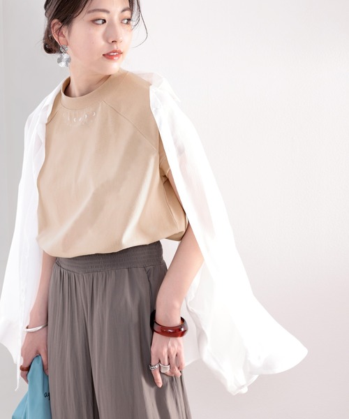 classicalelf(クラシカルエルフ)の「綿100% USAコットン。月グラフィックプリントモックネックTシャツ(Tシャツ/カットソー・レディース・ホワイト/ブラック/オリーブ/グレイッシュベージュ・MEDIUM/LARGE/X-LARGE/XX-LARGE)」の3枚目の写真