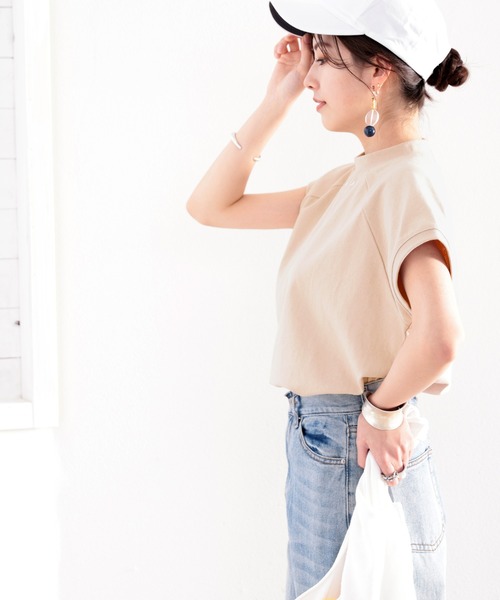 classicalelf(クラシカルエルフ)の「綿100% USAコットン。月グラフィックプリントモックネックTシャツ(Tシャツ/カットソー・レディース・ホワイト/ブラック/オリーブ/グレイッシュベージュ・MEDIUM/LARGE/X-LARGE/XX-LARGE)」の6枚目の写真