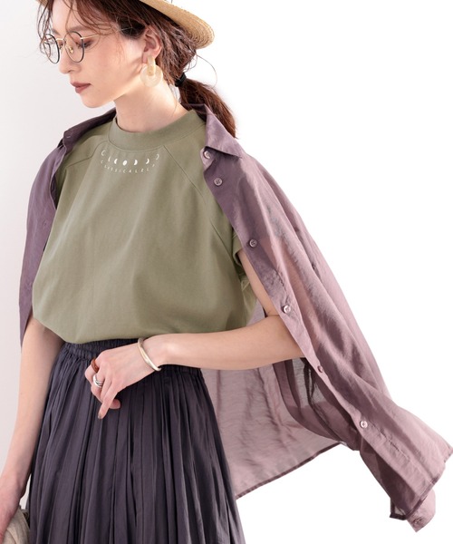 classicalelf(クラシカルエルフ)の「綿100% USAコットン。月グラフィックプリントモックネックTシャツ(Tシャツ/カットソー・レディース・ホワイト/ブラック/オリーブ/グレイッシュベージュ・MEDIUM/LARGE/X-LARGE/XX-LARGE)」の16枚目の写真