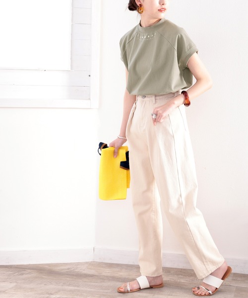 classicalelf(クラシカルエルフ)の「綿100% USAコットン。月グラフィックプリントモックネックTシャツ(Tシャツ/カットソー・レディース・ホワイト/ブラック/オリーブ/グレイッシュベージュ・MEDIUM/LARGE/X-LARGE/XX-LARGE)」の12枚目の写真