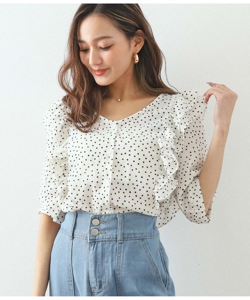 CHILLE(チル)の「前後2WAYドット5分袖ブラウス(シャツ/ブラウス・レディース・ホワイト/ラベンダー・FREE)」の2枚目の写真