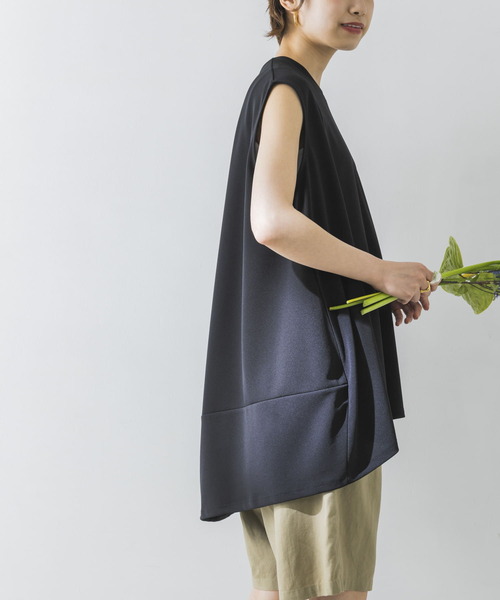 URBAN RESEARCH（アーバンリサーチ）の「ノースリーブコクーンカットソー（Tシャツ/カットソー・レディース・ブラック/ブラウン系その他/ホワイト・FREE）」の7枚目の写真