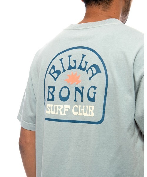 BILLABONG（ビラボン）の「BILLABONG メンズ WAVE WASHED TANZANIA Ｔシャツ 【2021年夏モデル】/ビラボンバックプリント半袖Tシャツ（Tシャツ/カットソー・メンズ・チャコールグレー/ブラック・MEDIUM/LARGE/X-LARGE）」の2枚目の写真