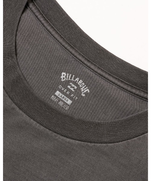 BILLABONG（ビラボン）の「BILLABONG メンズ WAVE WASHED TANZANIA Ｔシャツ 【2021年夏モデル】/ビラボンバックプリント半袖Tシャツ（Tシャツ/カットソー・メンズ・チャコールグレー/ブラック・MEDIUM/LARGE/X-LARGE）」の9枚目の写真