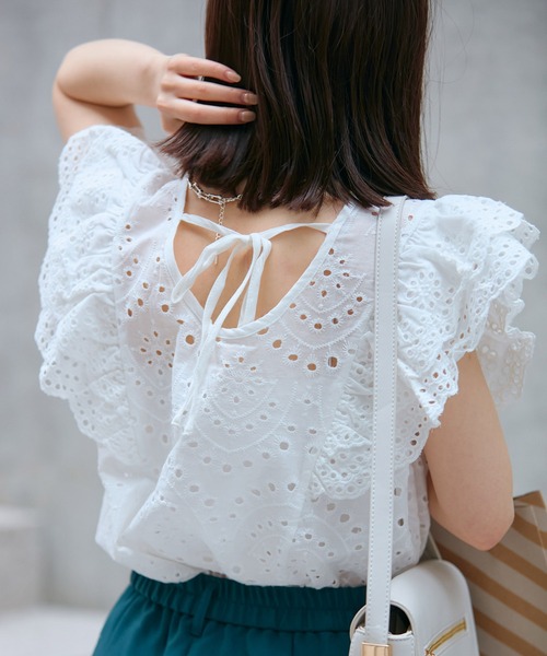 vis-`a-vis(ビサビ)の「【WEB限定】【前後2WAY】コットンレースフリルブラウス(シャツ/ブラウス・レディース・ホワイト/オレンジ/カーキ/ブラック・FREE)」の8枚目の写真