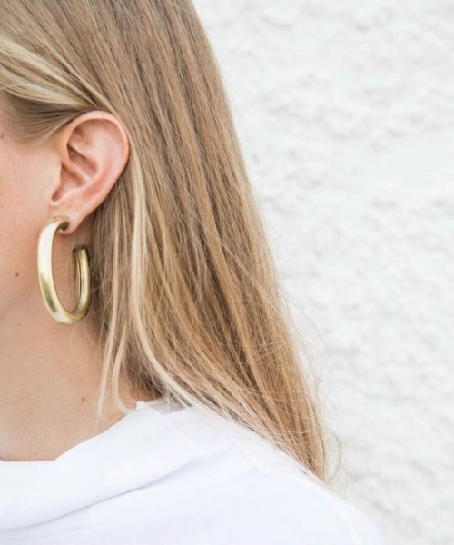 Laura Lombardi（ローラロンバルディ）の「CURVE EARRINGS（ピアス（両耳用）・レディース・ゴールド・ONE SIZE）」の6枚目の写真