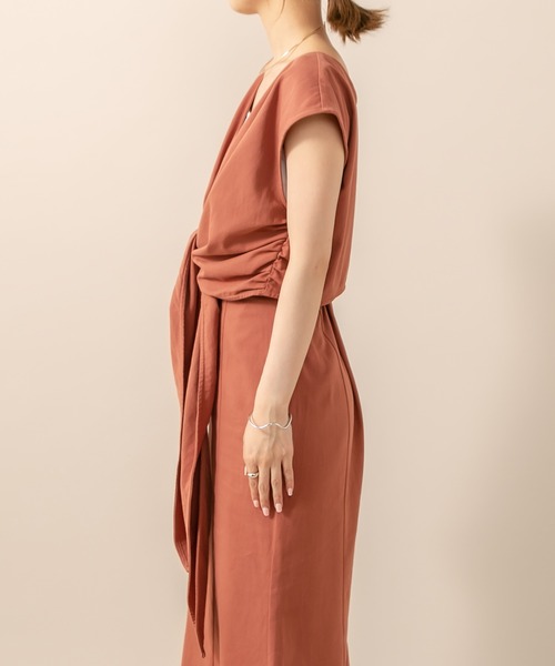 mline（エムライン）の「[mline] WEB限定 クロスデザイントップス（シャツ/ブラウス・レディース・ベージュ/オレンジ/ブラック・FREE）」の9枚目の写真