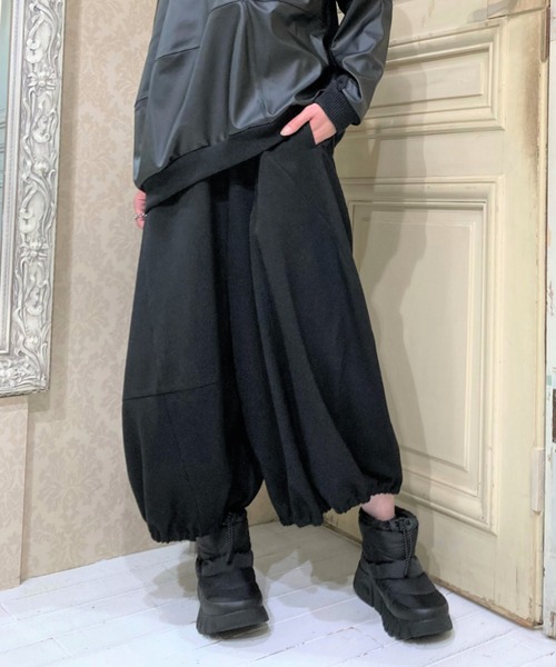 gomme（ゴム）の「Pサージ　シームパンツ（その他パンツ・レディース・チャコールグレー/ネイビー/ブラック・MEDIUM）」の2枚目の写真