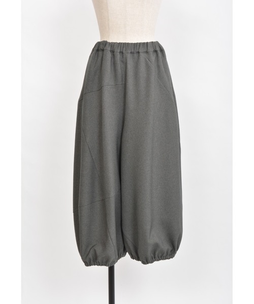 gomme（ゴム）の「Pサージ　シームパンツ（その他パンツ・レディース・チャコールグレー/ネイビー/ブラック・MEDIUM）」の9枚目の写真