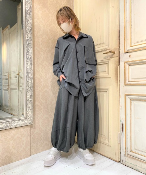 gomme（ゴム）の「Pサージ　シームパンツ（その他パンツ・レディース・チャコールグレー/ネイビー/ブラック・MEDIUM）」の5枚目の写真