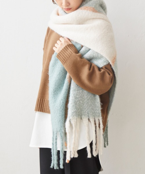 welleg（ウェレッグ）の「ふんわり ボリューム バルキーストール（ストール/ショール・レディース・ブルー/カーキ/イエロー/アイボリー/ブラウン/ライトグレー/パープル系その他/イエロー系その他/グリーン系その他・フリー）」の5枚目の写真