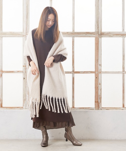 welleg（ウェレッグ）の「ふんわり ボリューム バルキーストール（ストール/ショール・レディース・ブルー/カーキ/イエロー/アイボリー/ブラウン/ライトグレー/パープル系その他/イエロー系その他/グリーン系その他・フリー）」の2枚目の写真