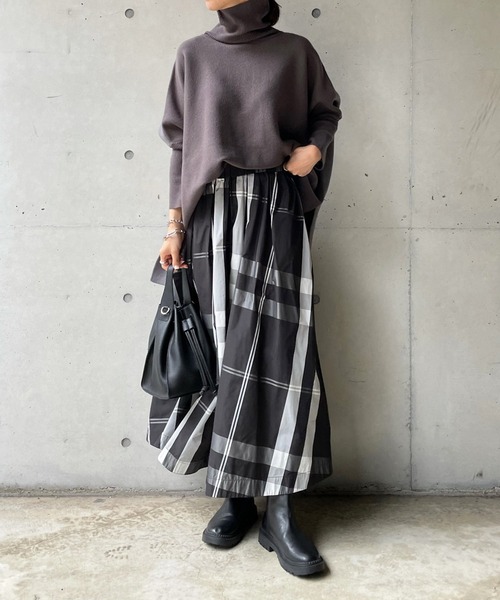 DouDou（ドゥドゥ）の「バイカラーポンチョニット（ニット/セーター・レディース・オフホワイト/チャコールグレー/ベージュ・FREE）」の4枚目の写真