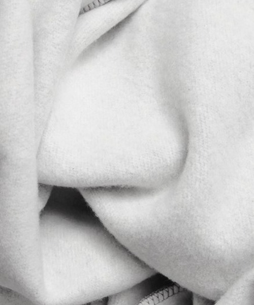 MAHAGRID（マハグリッド）の「【UNISEX】MAHAGRID／RAINBOWロゴクループルオーバー　2237626（スウェット・レディース・ブラック/グレー・SMALL/MEDIUM/LARGE/X-LARGE）」の7枚目の写真