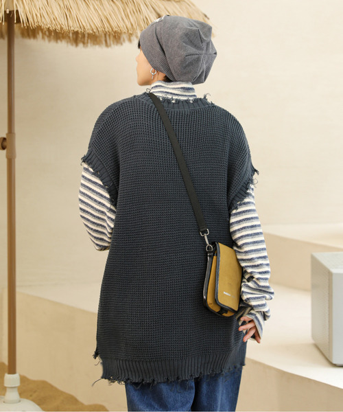 neos（ネオス）の「【neos -addictive design-】ビッグシルエット ダメージ加工 ラーベン編み ニット ベスト（ベスト・メンズ・ホワイト/ブラック/ベージュ/ブラウン/ブルーグレー/チャコール・MEDIUM/LARGE）」の21枚目の写真