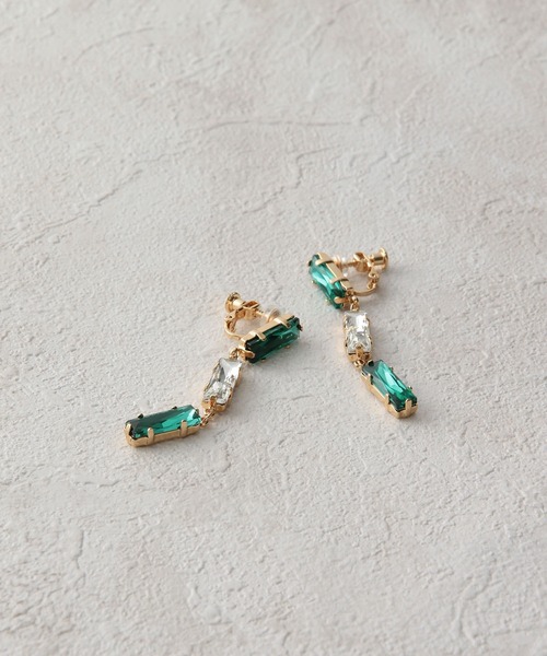 MADEMOISELLE ROPE'(マドモアゼル ロペ)の「バゲットカットビジューイヤリング(イヤリング・レディース・グリーン・FREE)」の5枚目の写真