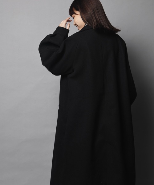 ARCANUM DESIGN（アルカナムデザイン）の「WEB限定 ARL ボリュームスリーブラグランコート（ステンカラーコート・レディース・ブラック/ブルー/アイボリー/モカ・FREE）」の17枚目の写真