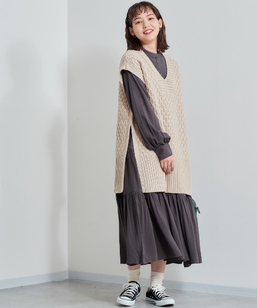 cepo(セポ)の「ケーブル編み ロングニットベスト(ベスト・レディース・ベージュ/サックスブルー/チャコール・M)」の3枚目の写真