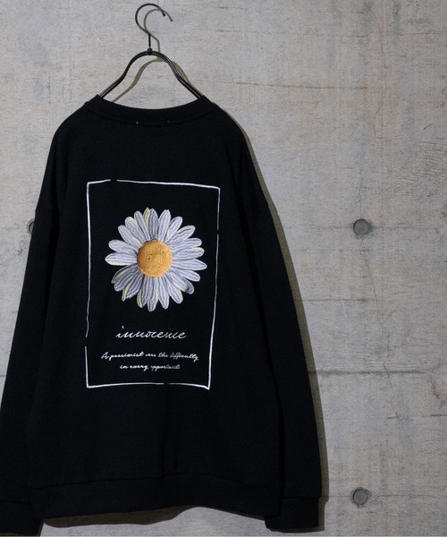 JOHN'S CLOSET（ジョンズクローゼット）の「【13】フラワー刺繍トレーナー（スウェット・メンズ・ブラック/ホワイト/ブラック系その他/ホワイト系その他・MEDIUM/LARGE）」の4枚目の写真