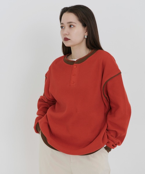 TINA：JOJUN（ティーナジョジュン）の「ユニセックス ワッフルカットソー TINA：JOJUN（Tシャツ/カットソー・レディース・ダークオレンジ/ブラウン・M）」の2枚目の写真