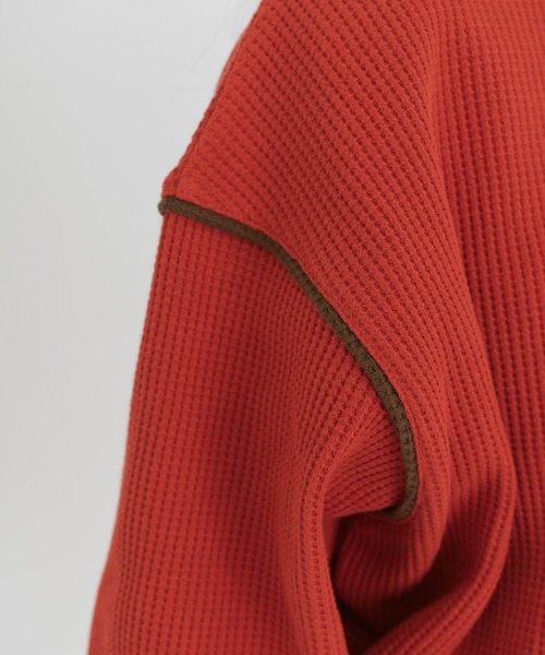 TINA：JOJUN（ティーナジョジュン）の「ユニセックス ワッフルカットソー TINA：JOJUN（Tシャツ/カットソー・レディース・ダークオレンジ/ブラウン・M）」の4枚目の写真