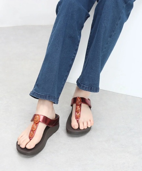 fitflop(フィットフロップ)の「【fitflop/フィットフロップ】 FINO METALLIC FLECK STONE TOE-THONGS サンダル/トングサンダル/コンフォートサンダル(サンダル・レディース・ピンクゴールド/レッド系その他/ブラック・US6/US7/US5/US8)」の2枚目の写真