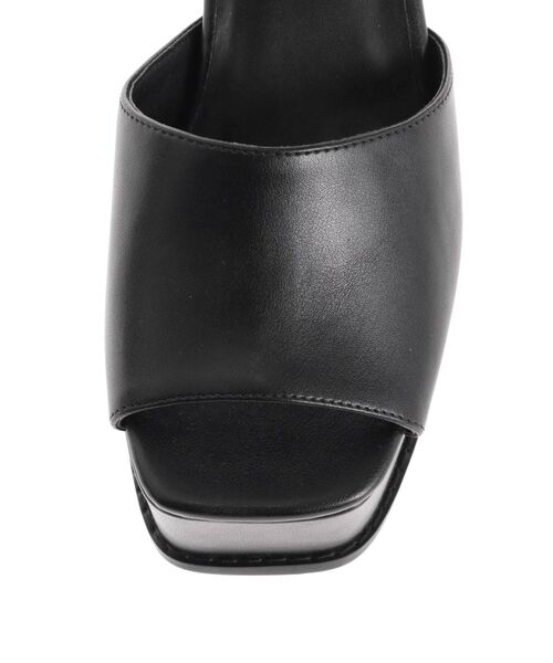 GYDA(ジェイダ)の「アンクルベルトチャンキーサンダル(サンダル・レディース・ブラック/オフホワイト・SMALL/MEDIUM/LARGE)」の18枚目の写真