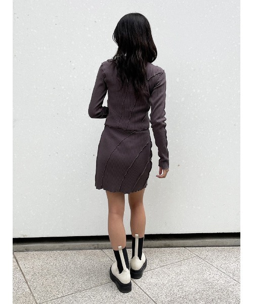 ENVYM（アンビー）の「スイッチングリブＴＯＰＳ（Tシャツ/カットソー・レディース・ブラック/グレー・FREE）」の4枚目の写真