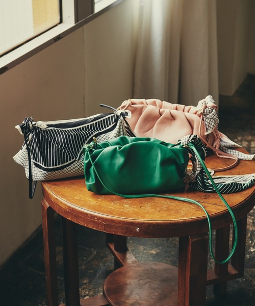 LAYMEE（レイミー）の「Scarf bag / スカーフバッグ（ショルダーバッグ・レディース・グリーン/ブラック/ピンクベージュ・FREE）」の6枚目の写真