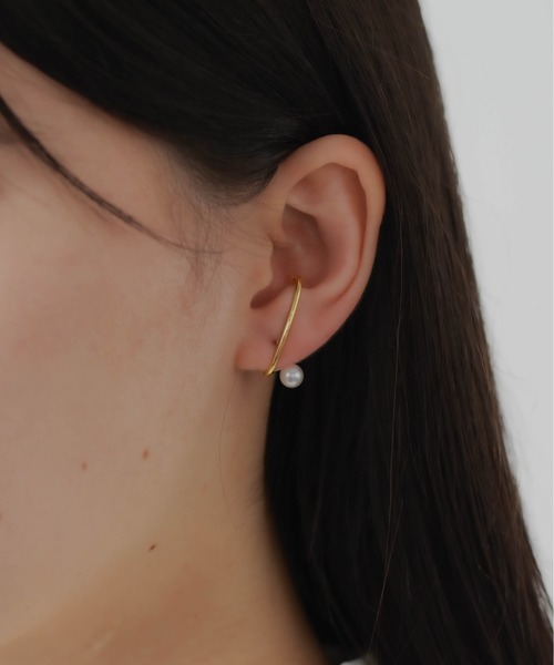 yu-ka（ユーカ）の「YU-KA : スクロールパールピアス（ピアス（両耳用）・レディース・ゴールド・FREE）」の4枚目の写真