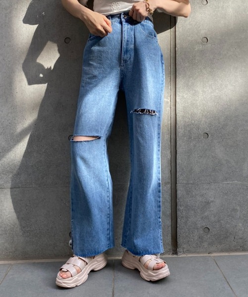 one after another NICE CLAUP（ワンアフターアナザーナイスクラップ）の「ダメージワイドデニムパンツ（デニムパンツ・レディース・ブルー/ベビーピンク/ライトブルー・S/M）」の15枚目の写真