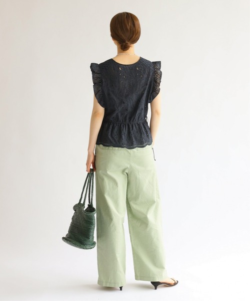 IENA（イエナ）の「《追加2》コットンリネンオックスワイドパンツ（その他パンツ・レディース・ネイビー/カーキ/アイボリー・38/36/34/40）」の11枚目の写真