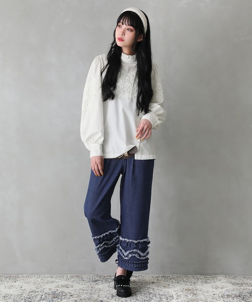 somari imagination（ソマリ イマジネーション）の「『フリルデザインクロップドデニムパンツ』（デニムパンツ・レディース・インディゴブルー・2/1）」の6枚目の写真