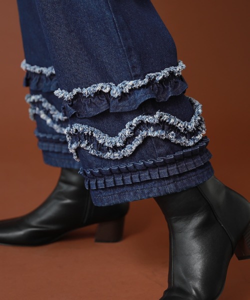 somari imagination（ソマリ イマジネーション）の「『フリルデザインクロップドデニムパンツ』（デニムパンツ・レディース・インディゴブルー・2/1）」の18枚目の写真