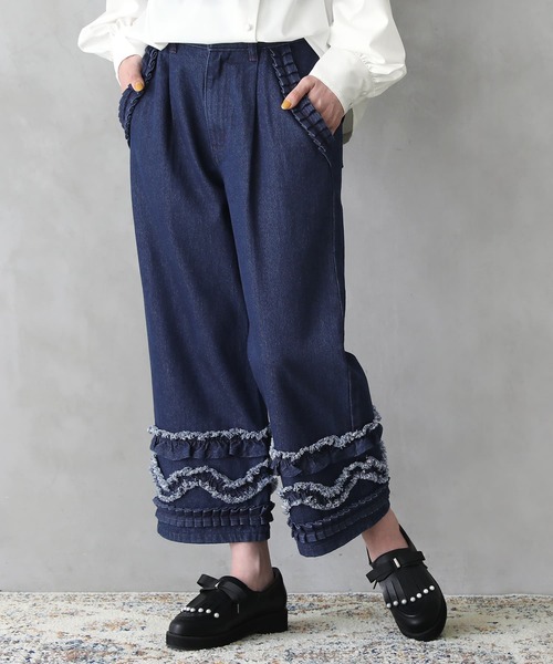 somari imagination（ソマリ イマジネーション）の「『フリルデザインクロップドデニムパンツ』（デニムパンツ・レディース・インディゴブルー・2/1）」の4枚目の写真