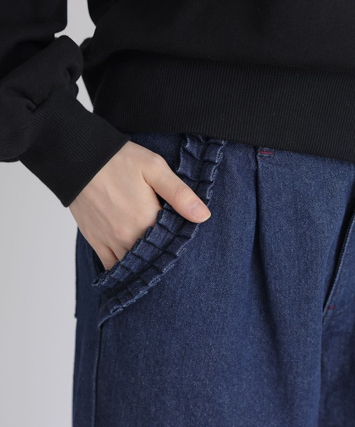 somari imagination（ソマリ イマジネーション）の「『フリルデザインクロップドデニムパンツ』（デニムパンツ・レディース・インディゴブルー・2/1）」の12枚目の写真