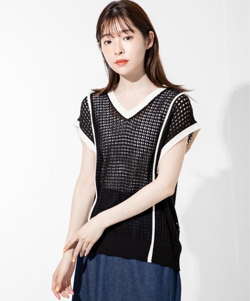 MILLION CARATS(ミリオンカラッツ)の「2種類の編み柄で夏らしいヘルシーな肌見せを叶えるランダムメッシュ編配色ニットベスト(ニット/セーター・レディース・ブラック/ベージュ・FREE)」の15枚目の写真