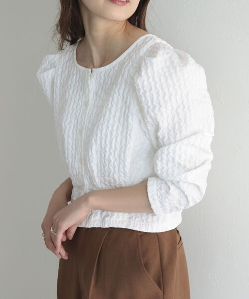 fredy emue（フレディエミュ）の「ふくれジャガード　ショートブラウス（シャツ/ブラウス・レディース・ブラック/オフホワイト/ピンク・38）」の9枚目の写真
