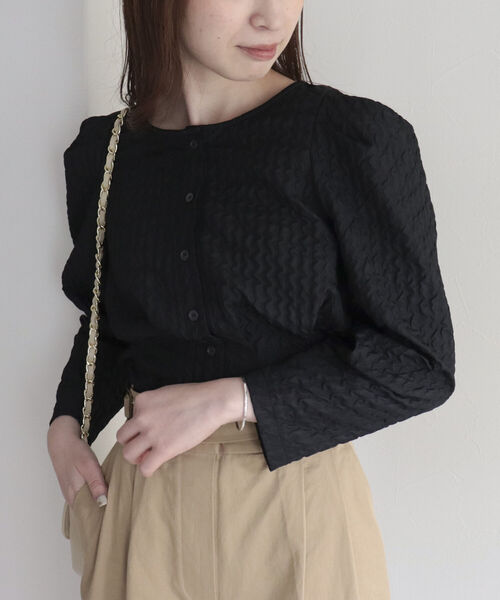 fredy emue（フレディエミュ）の「ふくれジャガード　ショートブラウス（シャツ/ブラウス・レディース・ブラック/オフホワイト/ピンク・38）」の11枚目の写真