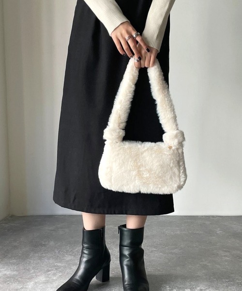 Riberry(リベリー)の「結び目風ワンハンドルファーバッグ(ショルダーバッグ・レディース・ライトグレー/ベージュ/パープル/ブラウン/イエロー/ブルー/ホワイト/ピンク/ブラック/グレー・FREE)」の3枚目の写真