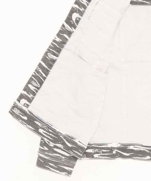 Guess（ゲス）の「GUESS Originals Zebra Printed Denim Jacket（デニムジャケット・レディース・ブラック・X-SMALL/MEDIUM/SMALL）」の8枚目の写真